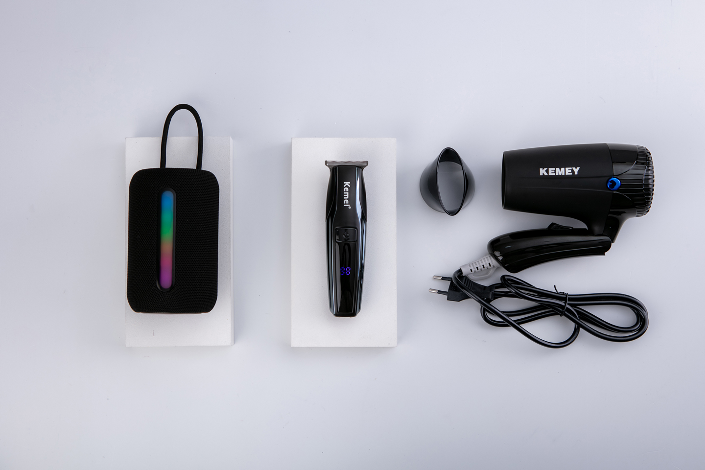 سشوار و ریش تراش و اسپیکر