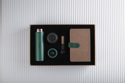 ست سالنامه و فلاسک و سرکلیدی...